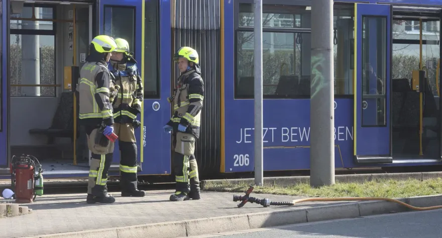 目擊者嚇壞！德女搭電車慘遭「潑液體點火」　竟是丈夫下毒手
