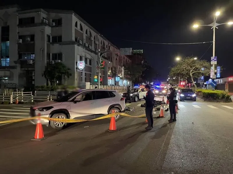 影/派出所前斷魂！北市休旅車「高速迴轉撞機車」　騎士重摔亡