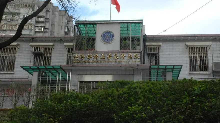 基隆監獄46歲受刑人半夜如廁「突倒地」　通報送醫仍不治