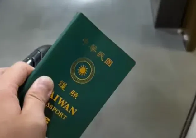 飛義大利「走自動通關」遭質疑　她驕傲：台灣護照超強