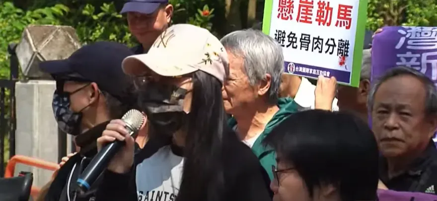 亞亞衝內政部開記者會！要求撤銷處分 老公現身全程台語控訴被抹黑