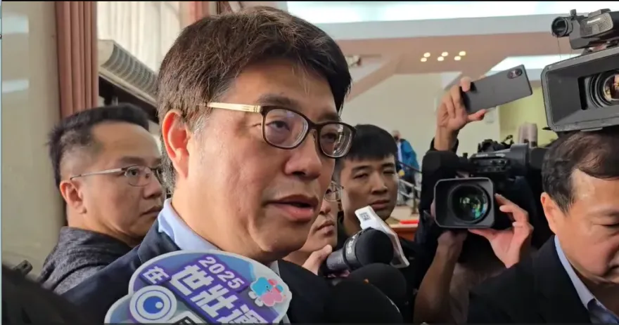 亞亞若遭強制出境「機票錢誰出」？邱垂正秒回這1句