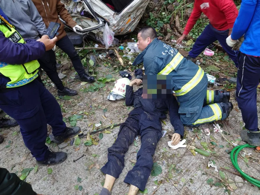 影/救不回來！司馬庫斯「吊車墜23層樓深」摔爛釀2死