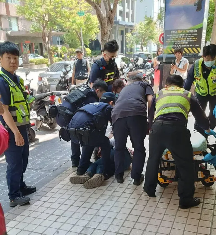 南屯驚見隨機攻擊！30歲男「自拍棒＋鋸子」打人　2傷