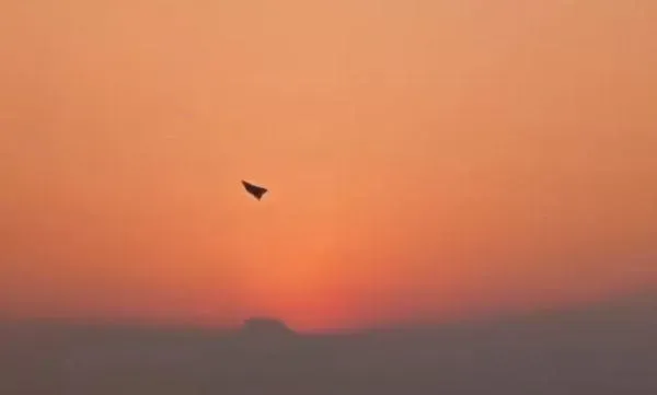 影/殲-36三度試飛「絲滑片」曝　陸專家分析中美六代機差異