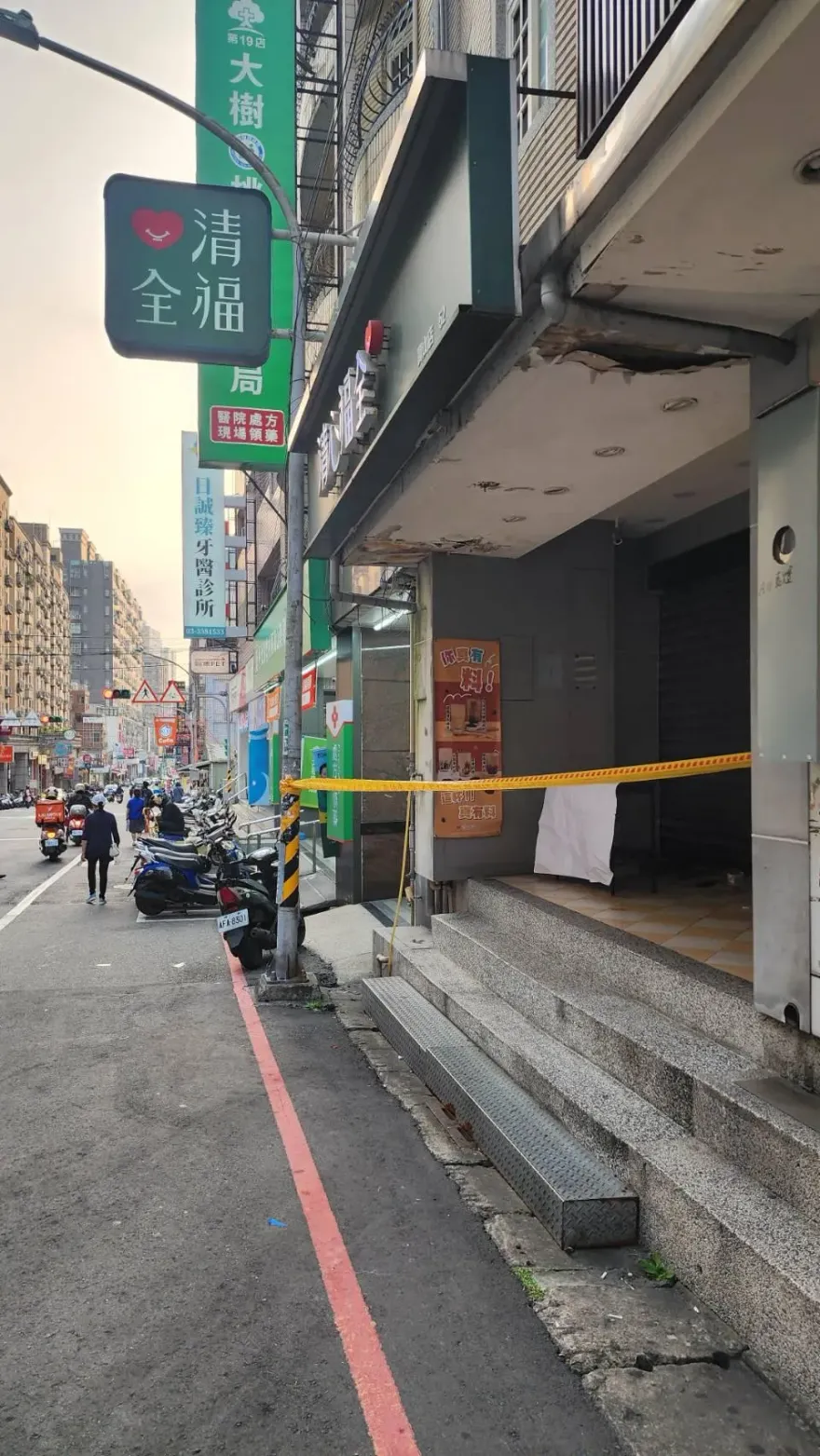 影/桃園當街砍人！男子疑追求不成生恨　逞兇完還「自殘」