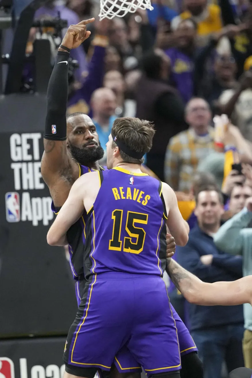詹皇絕殺溜馬！生涯8次壓哨進球　比肩湖人傳奇Kobe
