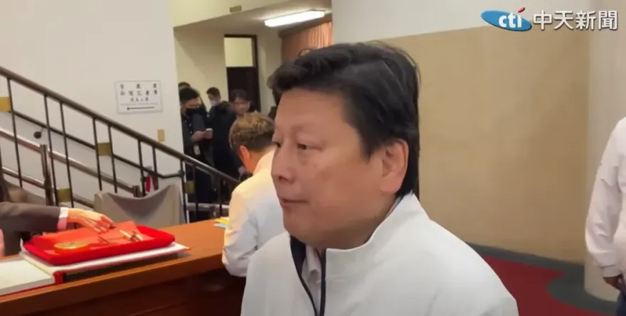 柯建銘嗆「釘孤支」　傅崐萁喊「敬老尊賢」：怎能欺負他？