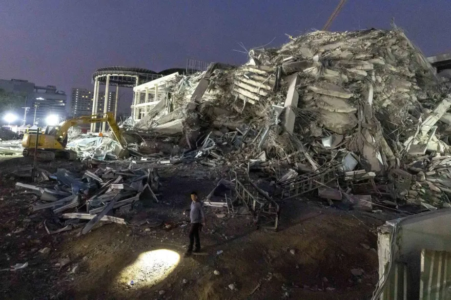 8死逾百人受困！泰興建中大樓垮塌　工頭妻聯繫不到丈夫淚崩