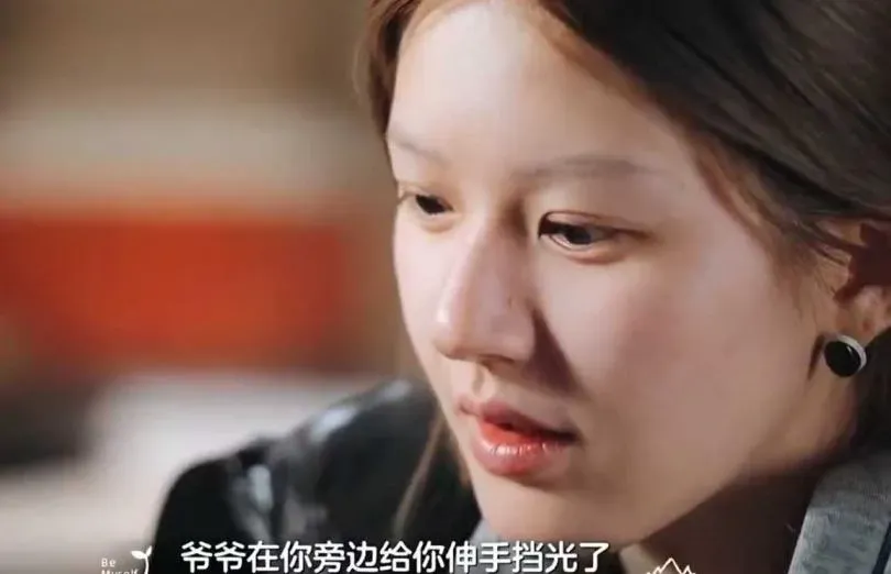 趙露思「眼珠游移亂飄」哭了！畫面曝光網憂：可能是腦霧