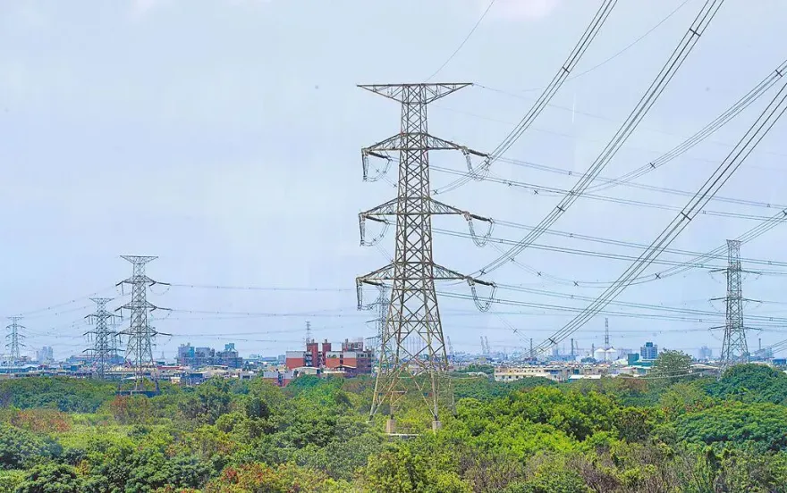 經濟部：台電虧損主因是「燃料成本高漲」 非購買綠電