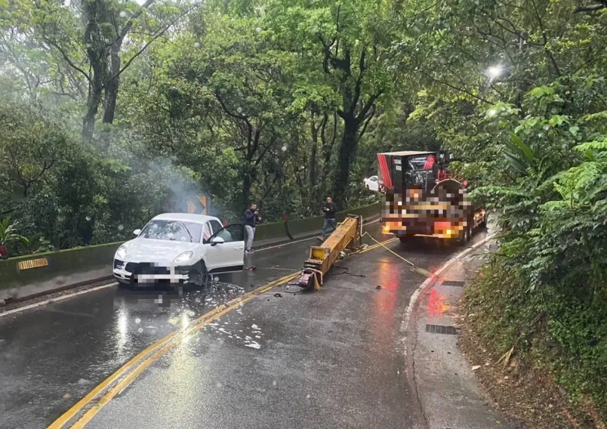 新北慘烈車禍！吊車機械臂「砸中保時捷休旅車」　傷亡不明