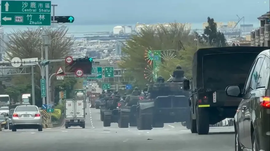 獨家/台中清泉崗空軍基地外戰車操演　陸軍：例行訓練