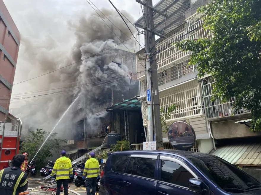 影/鶯歌民宅死亡火警！「2樓陷火海」母女當場慘死