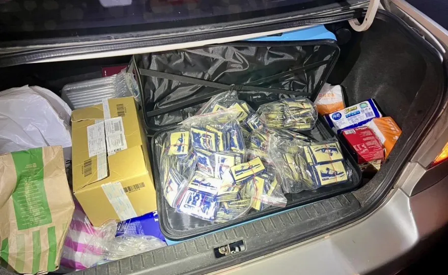 影/林口男子吸喪屍菸彈毒駕　警搜車驚見千包毒咖啡