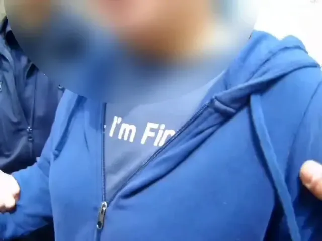 影/桃園手搖店婦刀捅3歲女童　直擊壓制畫面