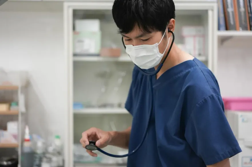 新北醫炫耀「性生活活躍」！遭查出偷吃女病患　賠妻千萬房