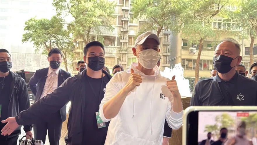直擊/張學友現身了！被問身體狀況「雙讚」回應