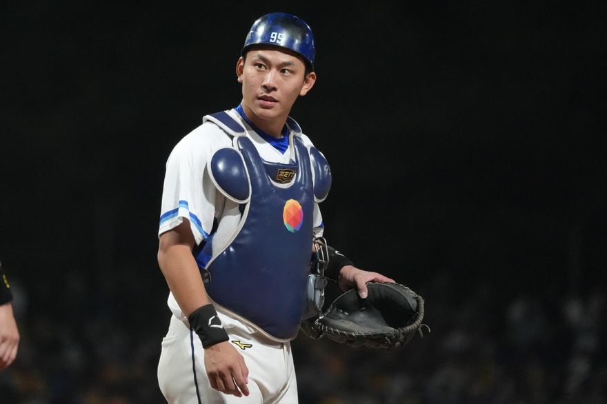 中職/戴培峰遭球迷跟隨強索簽名　經紀公司：尊重選手意願