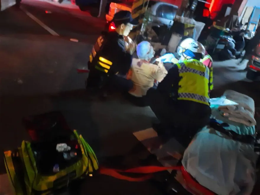 苗栗逆子衝馬路遭勸阻　竟持大石塊狠砸雙親濺血
