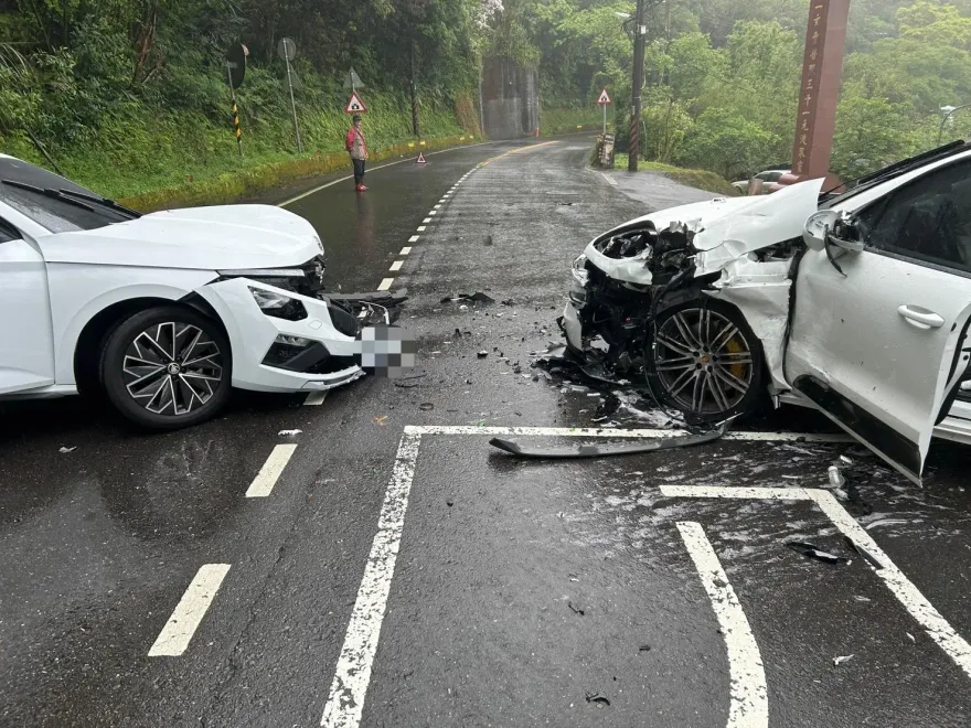 北宜公路「休旅車對撞」！車頭爆爛　雙方輕傷、無酒駕