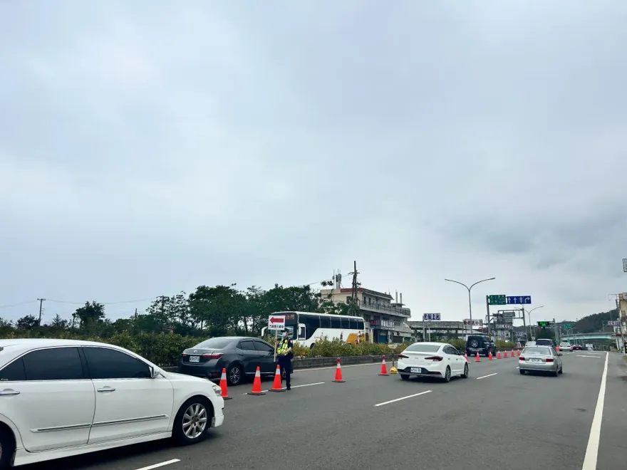 影/收假湧北上車潮！台1線楓港段實施北上調撥車道