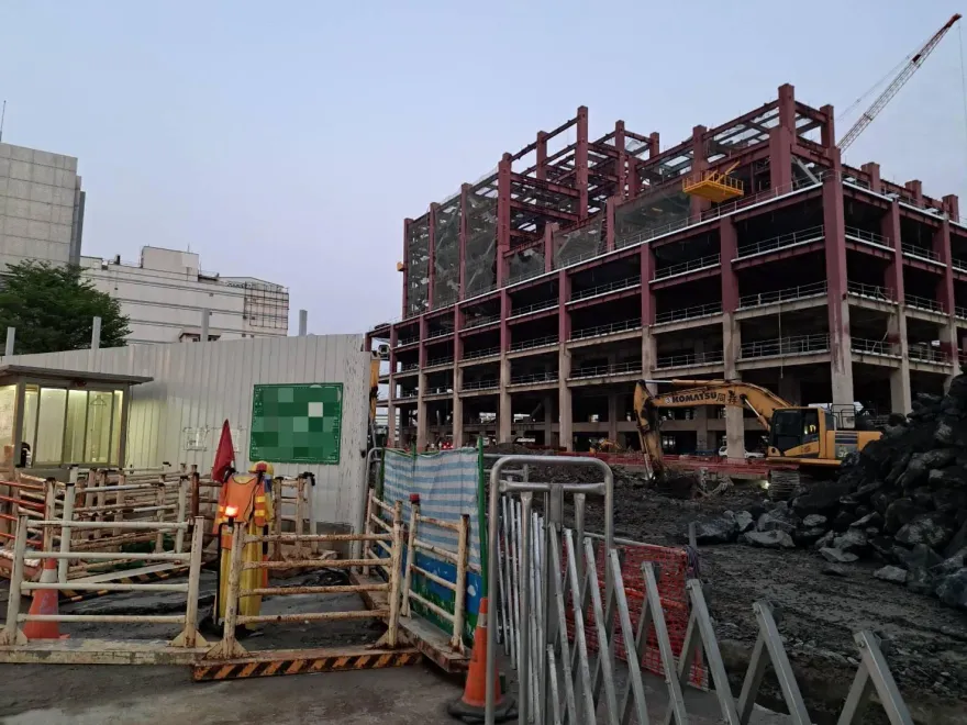 新北第二行政中心又傳工安意外　20多歲移工墜樓搶救中