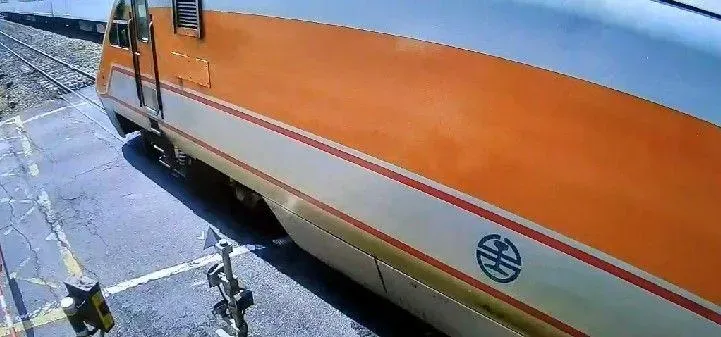 台鐵台南北區鐵道出事！　傳女子「持刀衝撞火車」