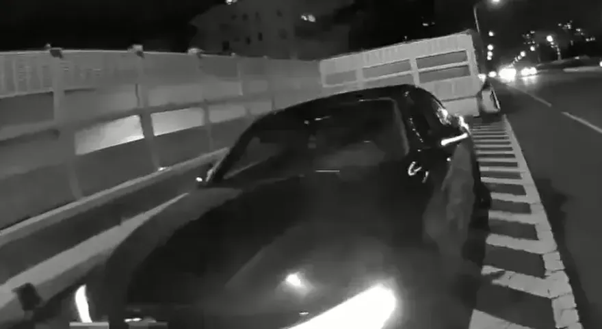 搖下車窗嗅毒味！BMW男：在等朋友　警下秒搜出K他命殘渣