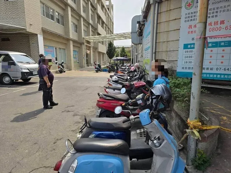 影/高雄林園「醫院撿到槍」！清潔工嚇傻警方鑑識中