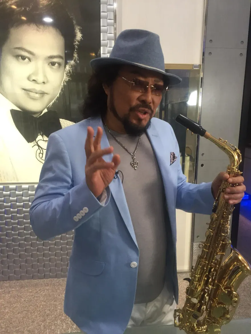 傳擁上千張鴻海股票　張菲遇股災因應方式曝