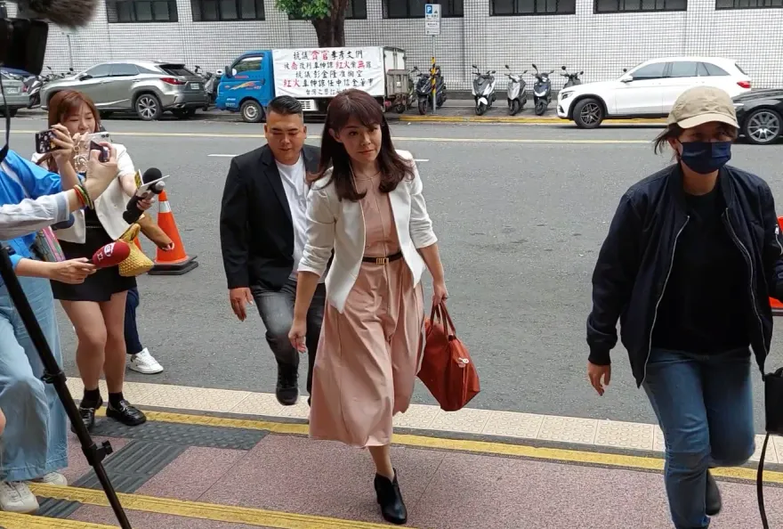罕見！高檢署檢察官旁聽高虹安被自訴案　「進進出出」實況曝光
