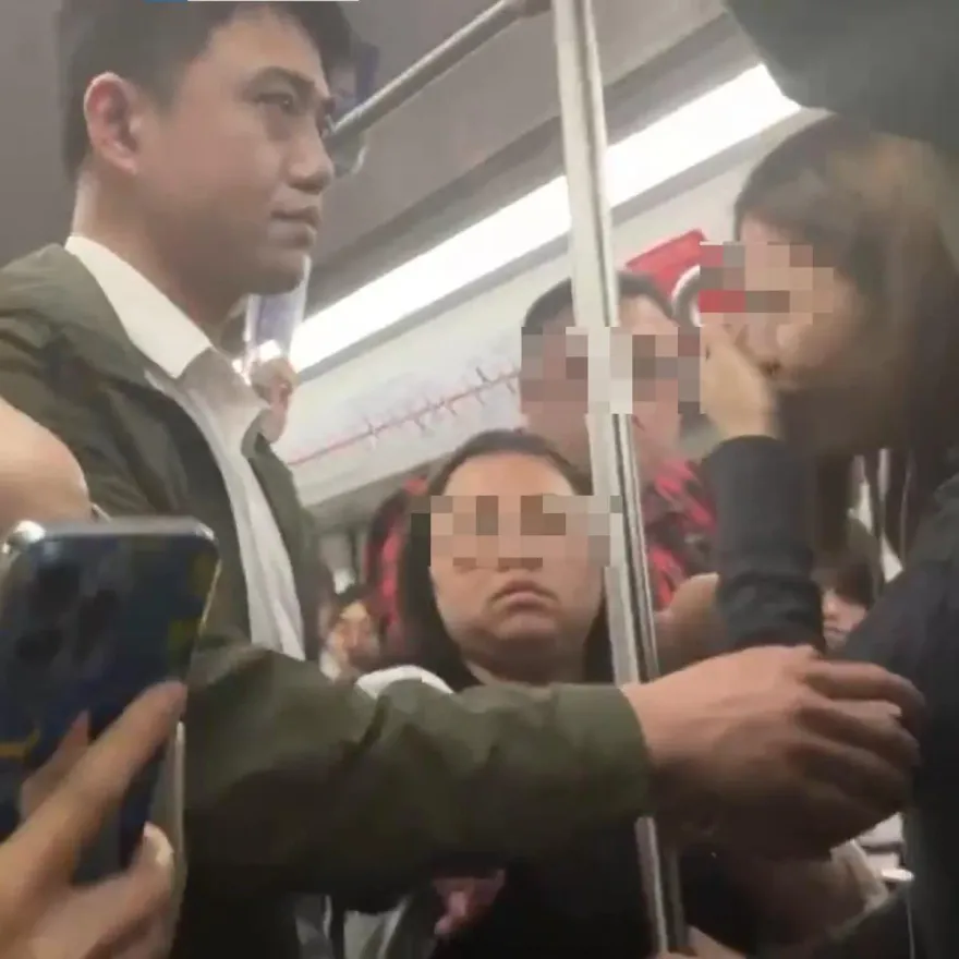 當眾脫褲！上海電車痴漢留「白色證據」　女崩潰：我褲子都是