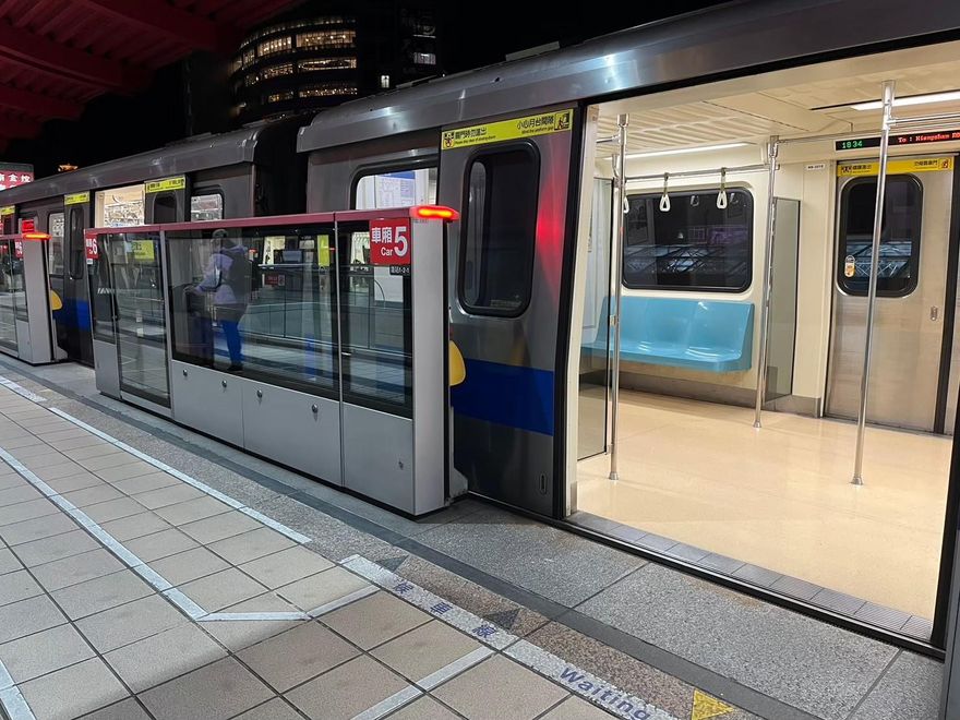 通勤族快看！北捷中山站、台北車站資訊顯示器升級