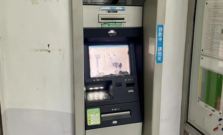 醉男暴走持酒瓶砸爛ATM　板橋車站遭逮須賠8萬8