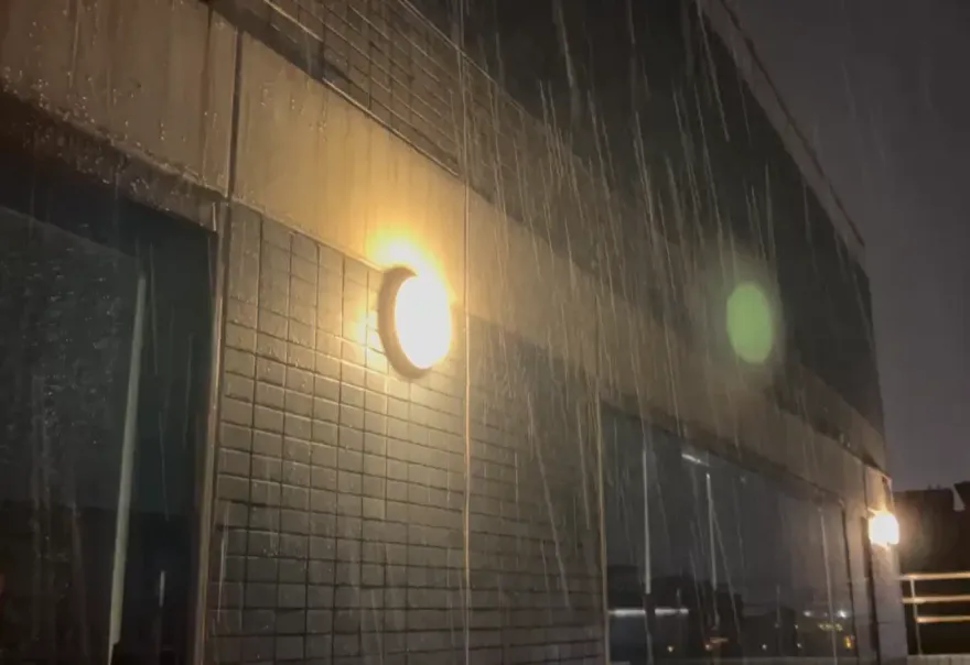 影/暴雨夜襲北部！直擊台北內湖積水