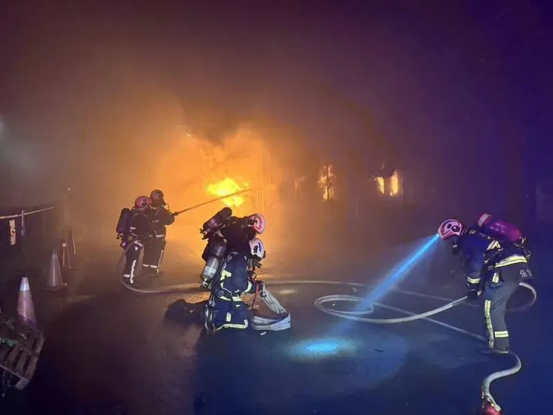 影/台中西屯潤餅工廠爆炸火警！疑工人油炸蛋酥出事