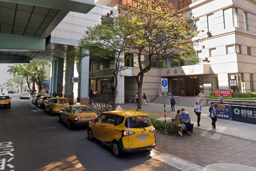 北捷中山國中站驚見裸男要搭捷運　閘門前被攔下
