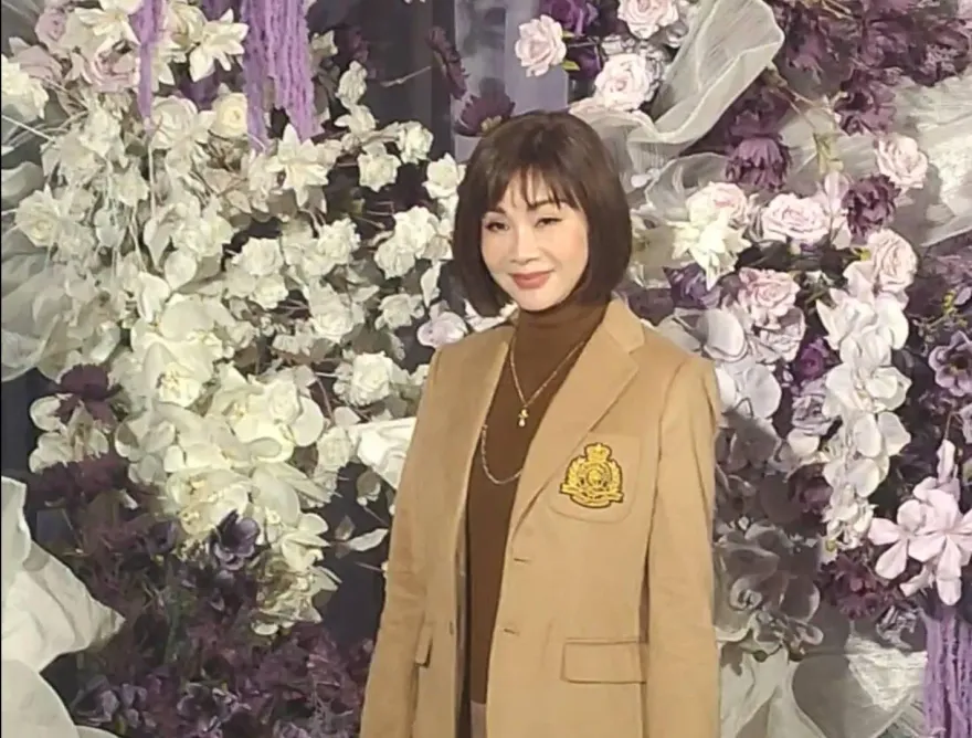 掰了輪椅！陳美鳳現身賴慧如婚禮　曝腿傷現況