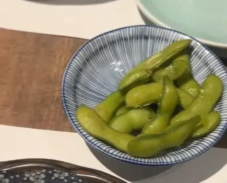 店家招待毛豆「整碗空殼」疑吃過！喜乃膳道歉了