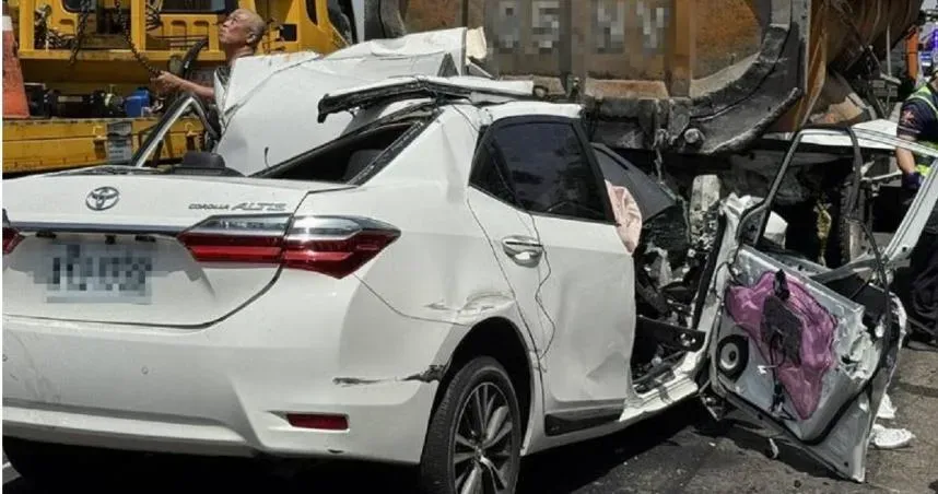 影/國3「白車撞進砂石車底」駕駛腦漿外溢　當場慘死