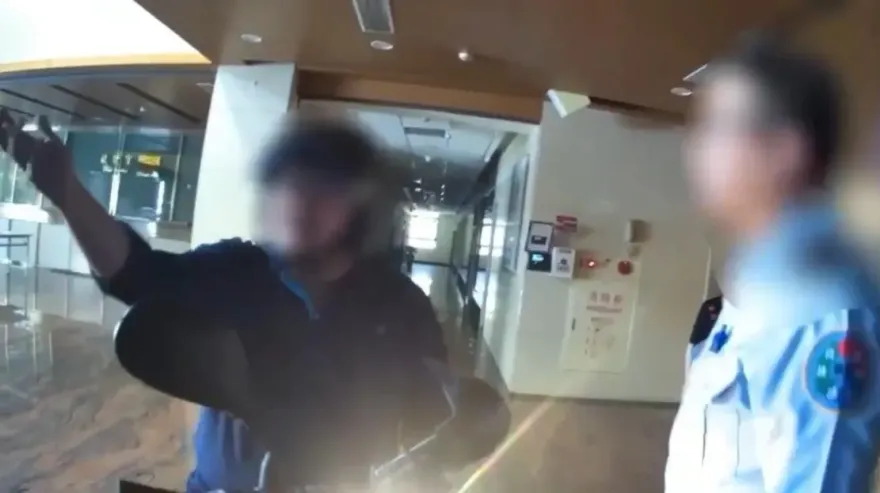 影/田山盛國又鬧事！　騎機車闖法務部大廳警驅離送辦