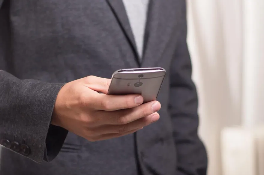 手機一直跳廣告？　專家點名「4圖案APP」千萬別下載