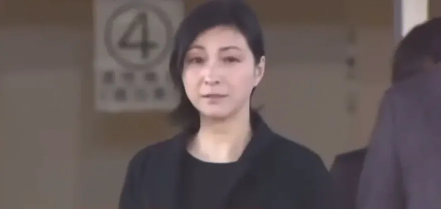 廣末涼子獲釋！鞠躬道歉疑「上車秒燦笑」　網驚：好可怕