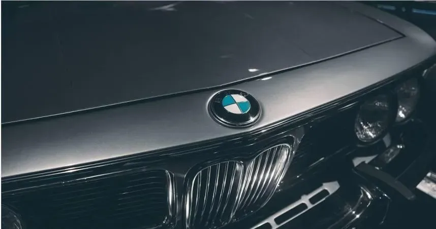結婚3年妻突消失　開走「百萬BMW」竟嗆：騎電動車比較開心