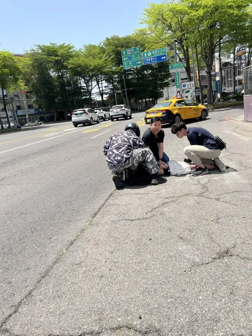 影/詐團車手假冒檢警！小黃司機助逮人　警頒獎金5萬