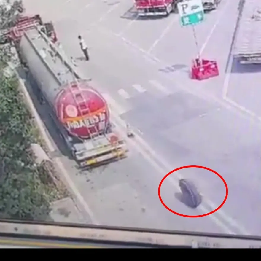 影/恐怖奪命！貨車脫輪「狂滾1km」　殺入休息站砸死1行人
