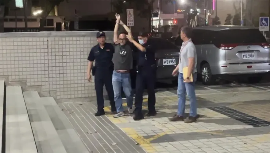 「高雄雙罷劫」負責人突遭上銬帶走！現場高喊綠色恐怖