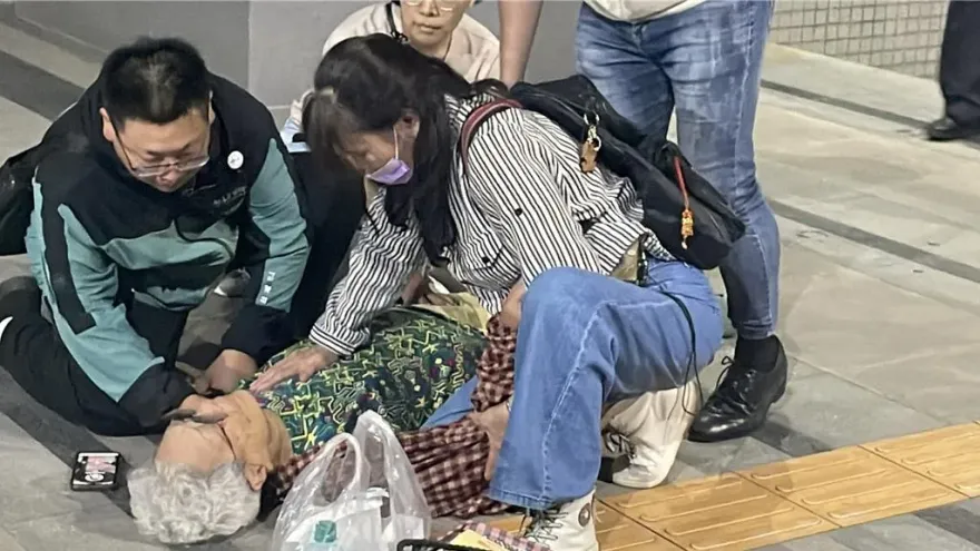 「高雄雙罷劫」85歲領銜人在地檢署昏倒！哭嚎：我好冤枉