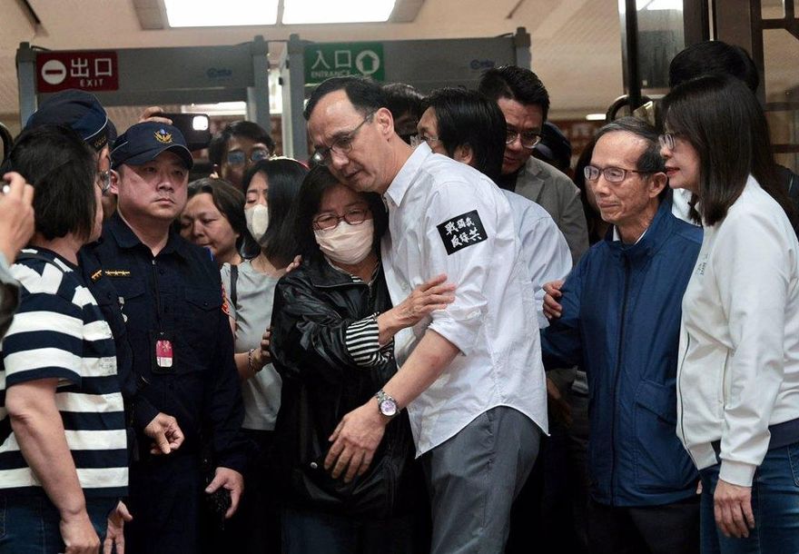 北檢：15高齡藍營志工「互點眼藥水」抄罷免名冊　緩起訴